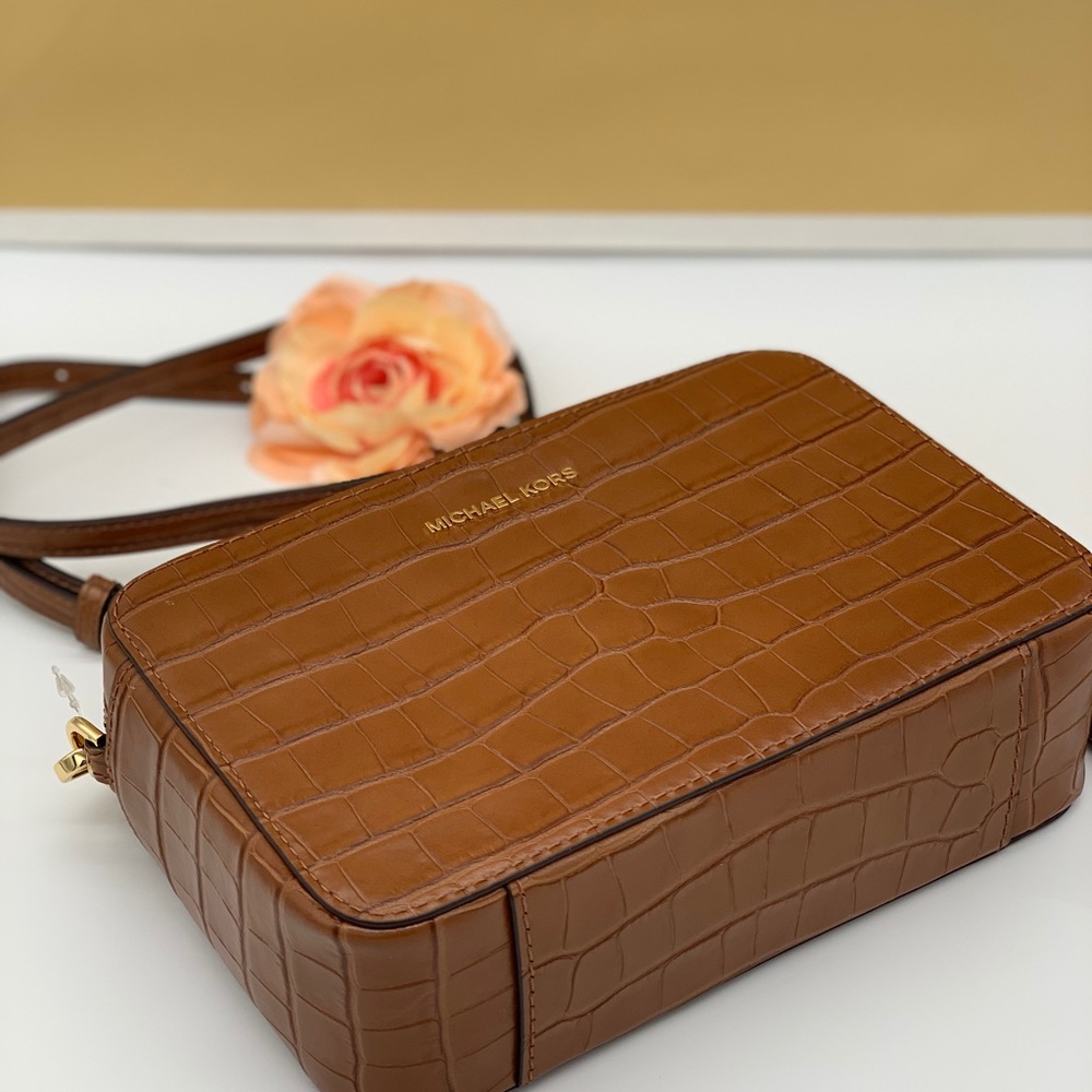 MICHAEL KORS MD CAMERA CROSSBODY BAG EMBOSSED LETR - Picture 7 of 16